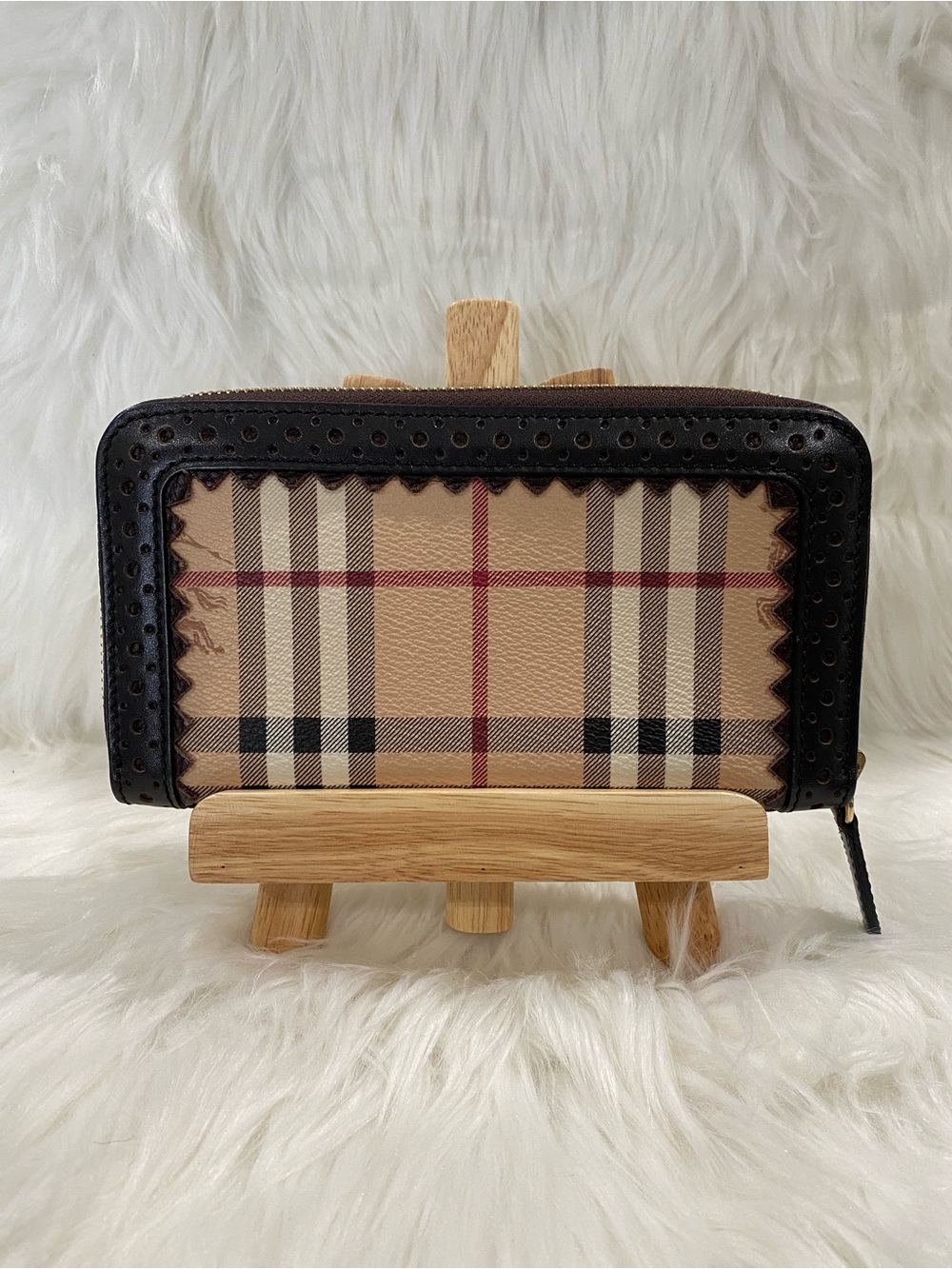 Burberry Zip-Around Nova Check Logo Long Wallet with Leather Trim - Picture 2 of 14